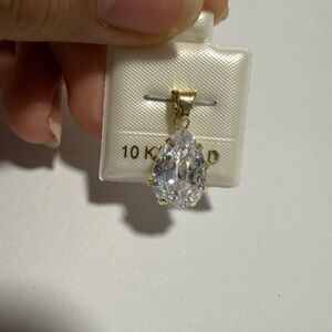 10k Elegant Gold Pendant